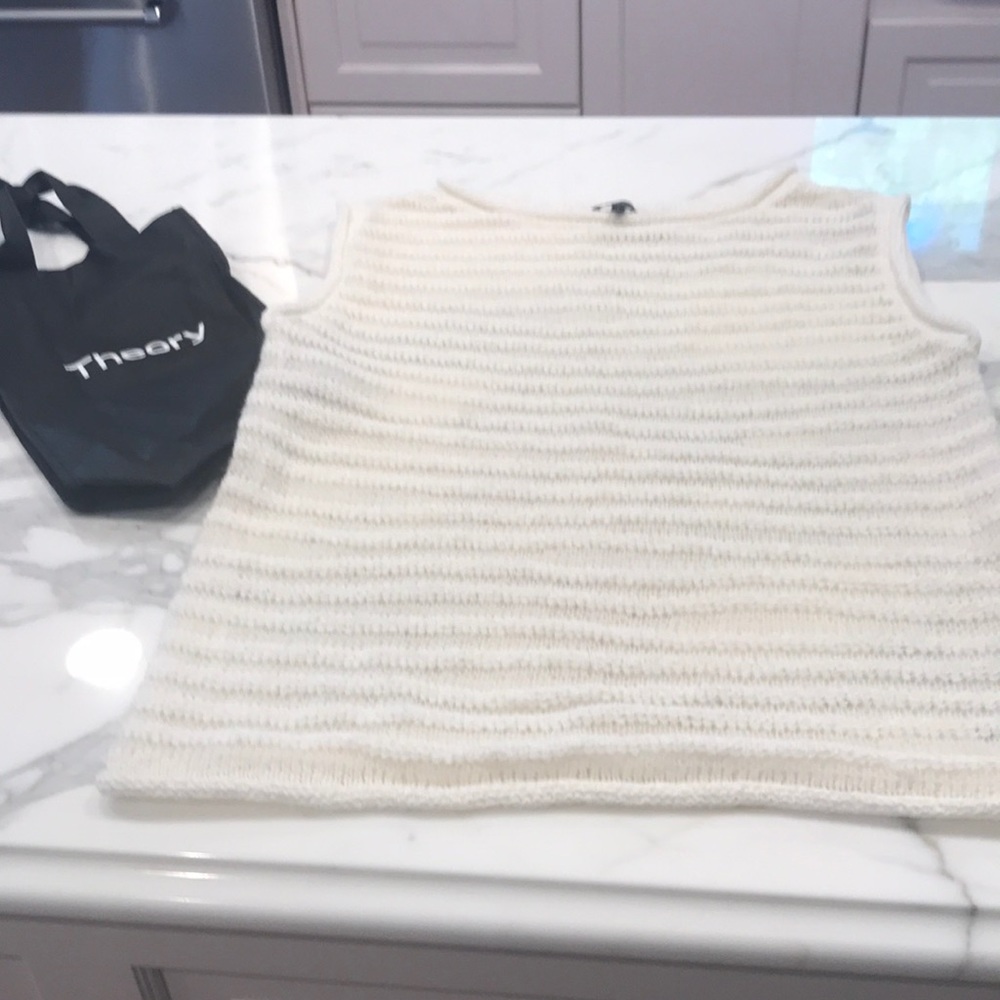 Beautiful linen Theory sweater